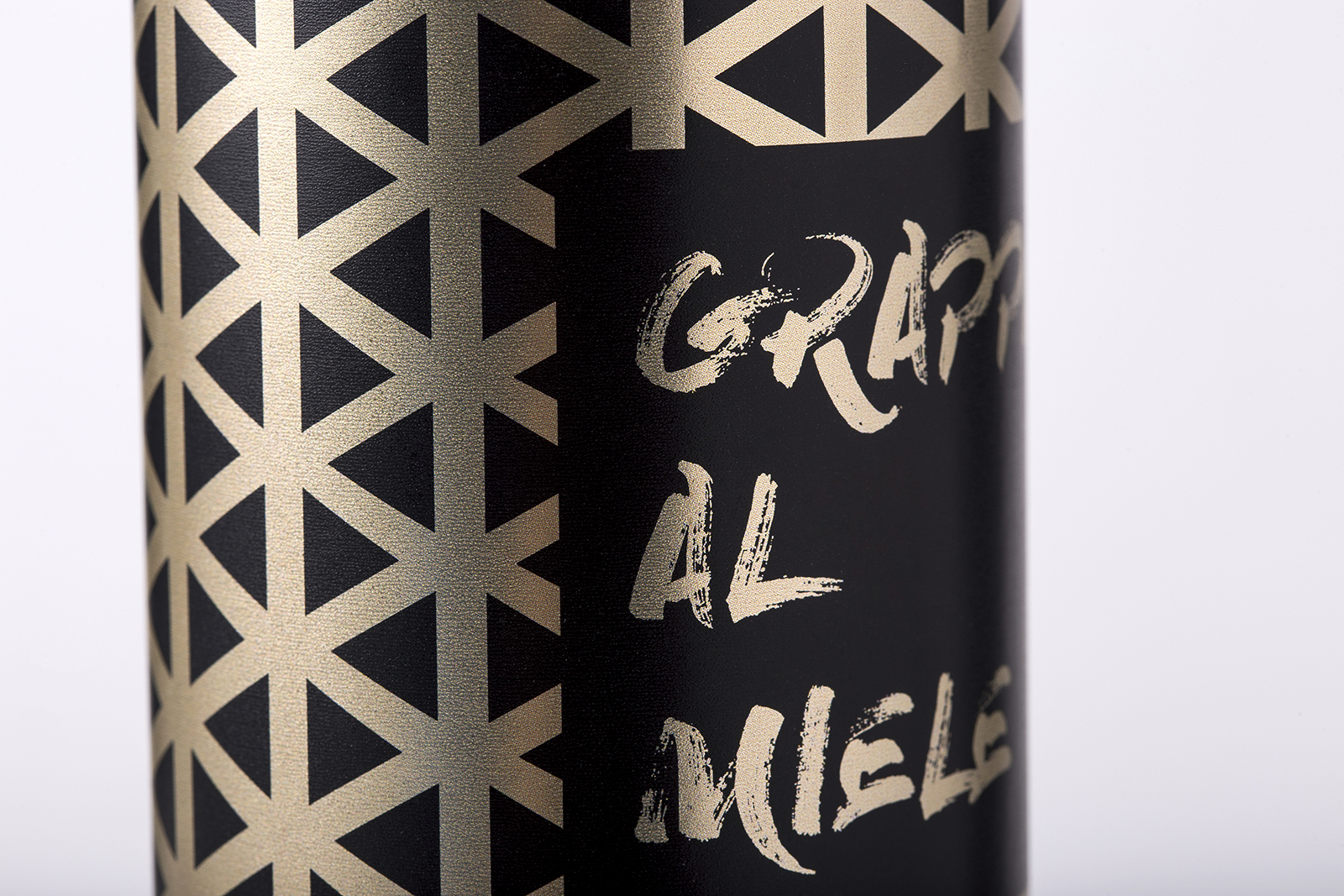 沖擊力強的蜂蜜酒包裝設計(圖3)