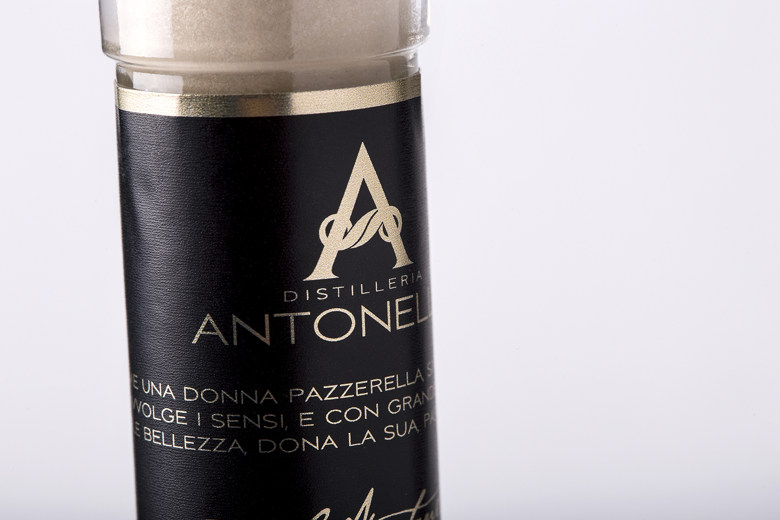 沖擊力強的蜂蜜酒包裝設計(圖4)