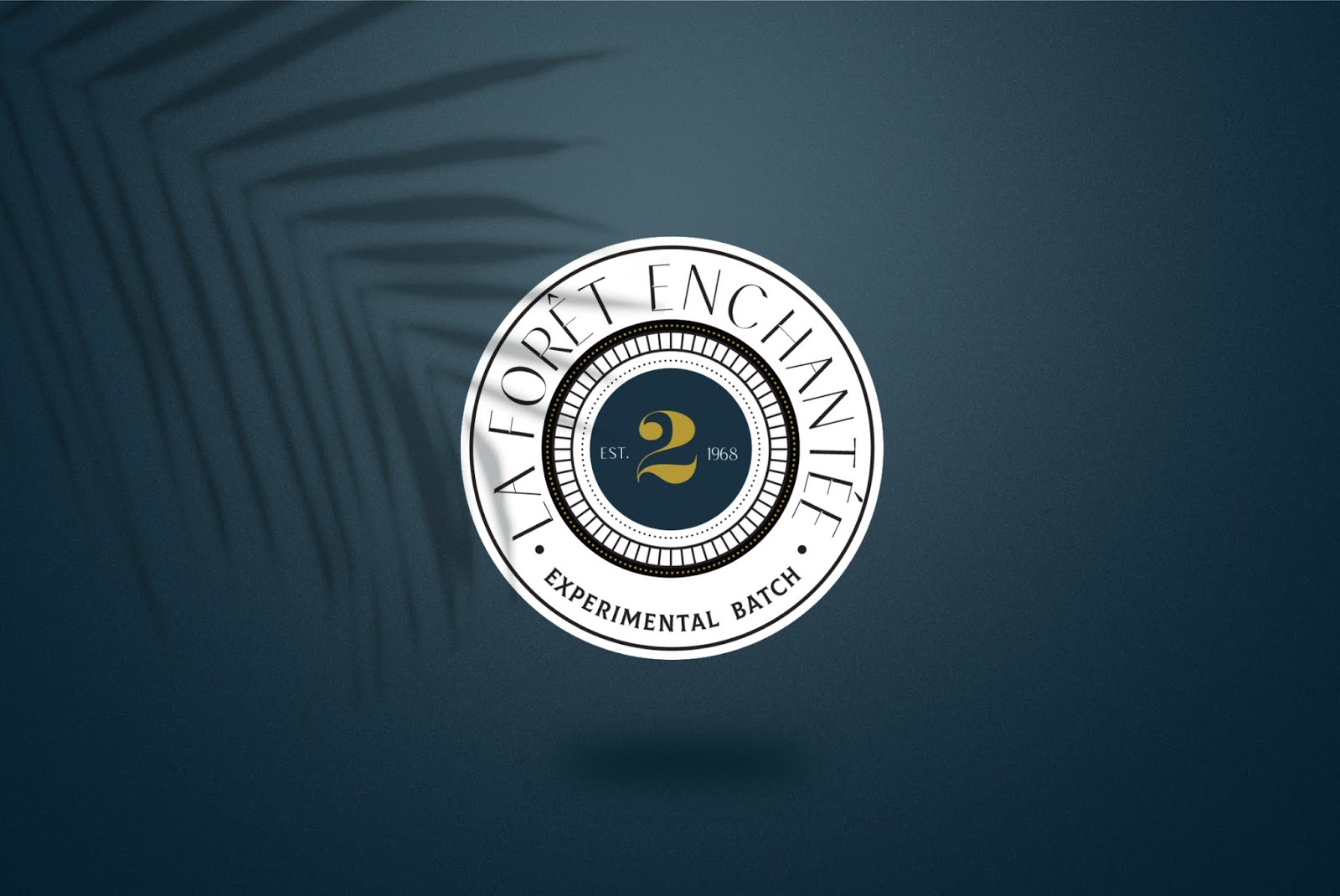 光瓶酒包裝設(shè)計古典簡約(圖1)