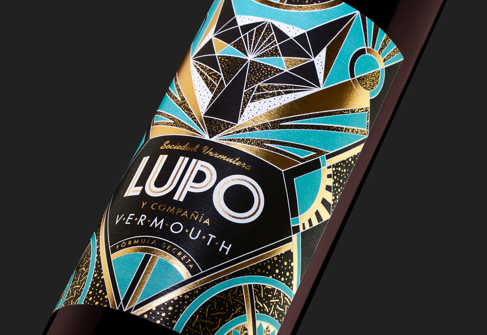 對稱優(yōu)雅的葡萄酒包裝設(shè)計(圖2)