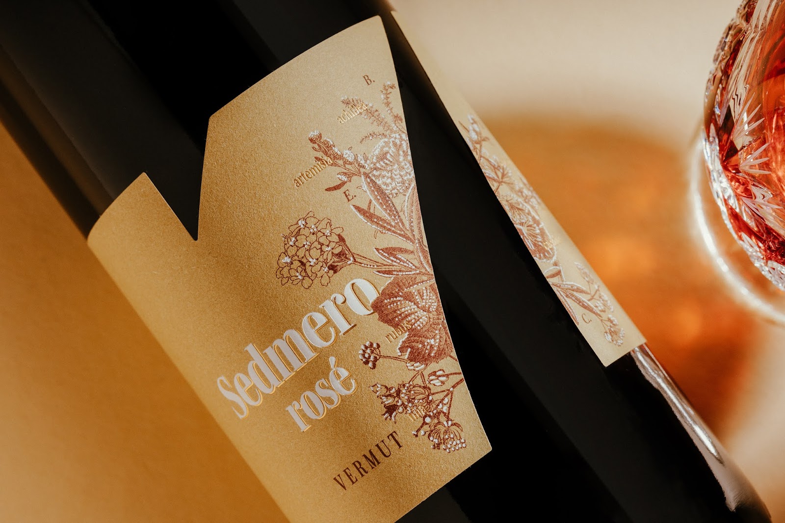 紅酒酒標設計瓶型設計(圖5) 紅酒酒標設計瓶型設計(圖5)