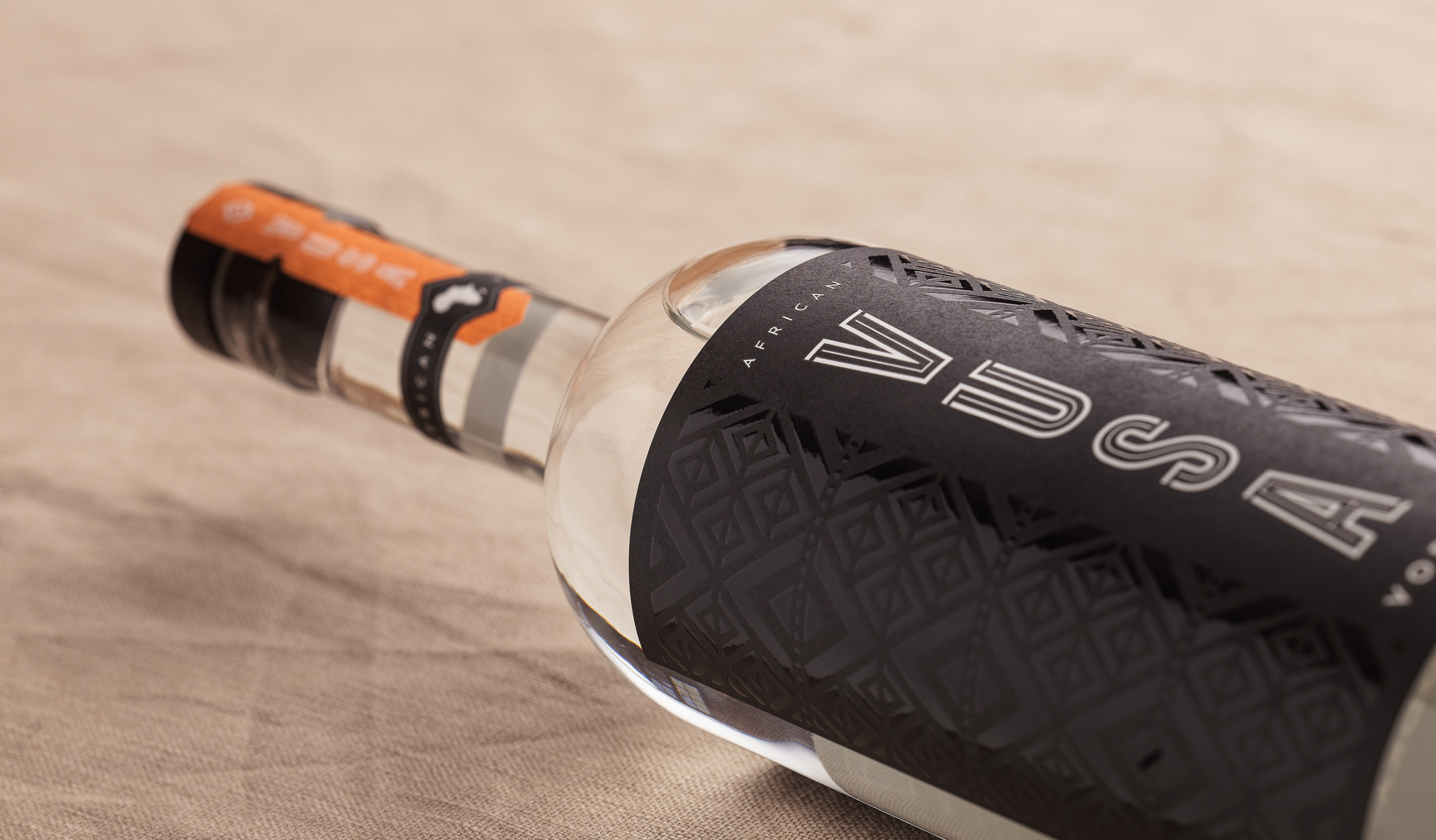 光瓶子伏特加酒包裝設計(圖2)