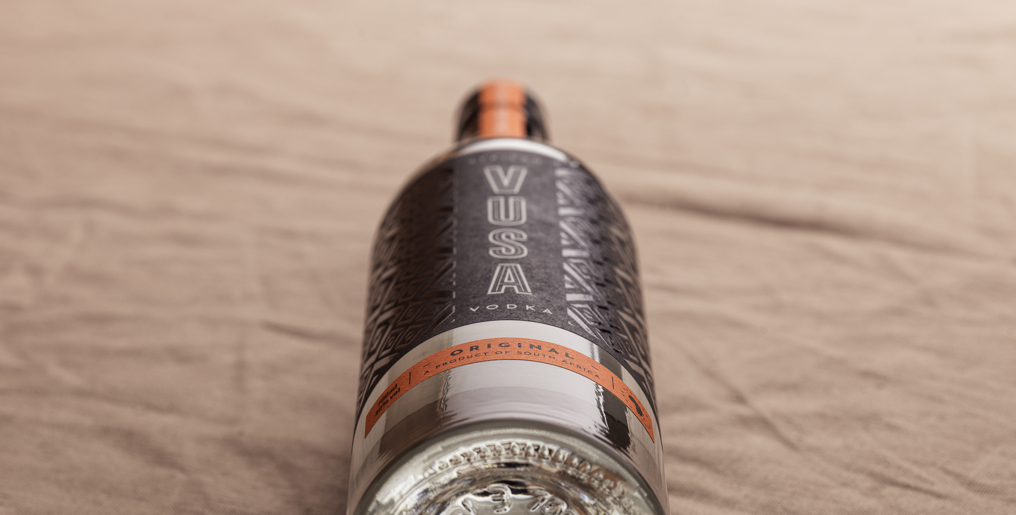 光瓶子伏特加酒包裝設計(圖3)