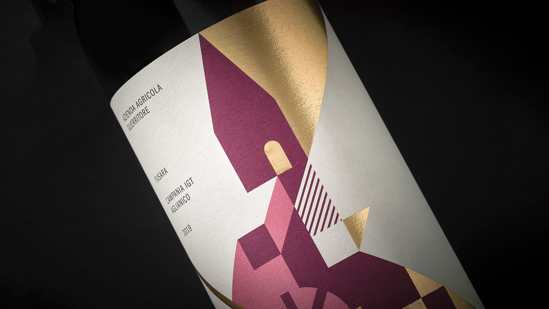 時(shí)尚簡(jiǎn)約的葡萄酒包裝設(shè)計(jì)(圖3) 時(shí)尚簡(jiǎn)約的葡萄酒包裝設(shè)計(jì)(圖3)