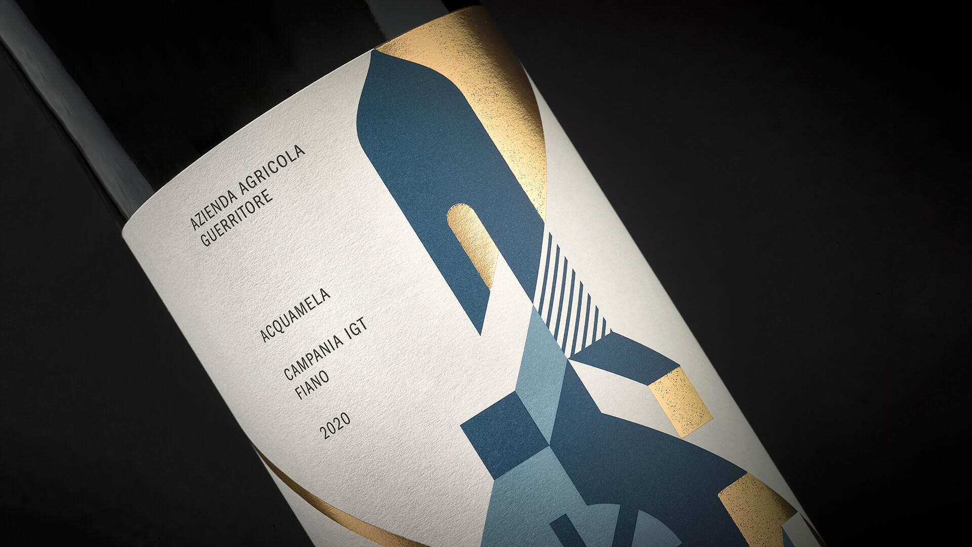 時(shí)尚簡(jiǎn)約的葡萄酒包裝設(shè)計(jì)(圖5) 時(shí)尚簡(jiǎn)約的葡萄酒包裝設(shè)計(jì)(圖5)