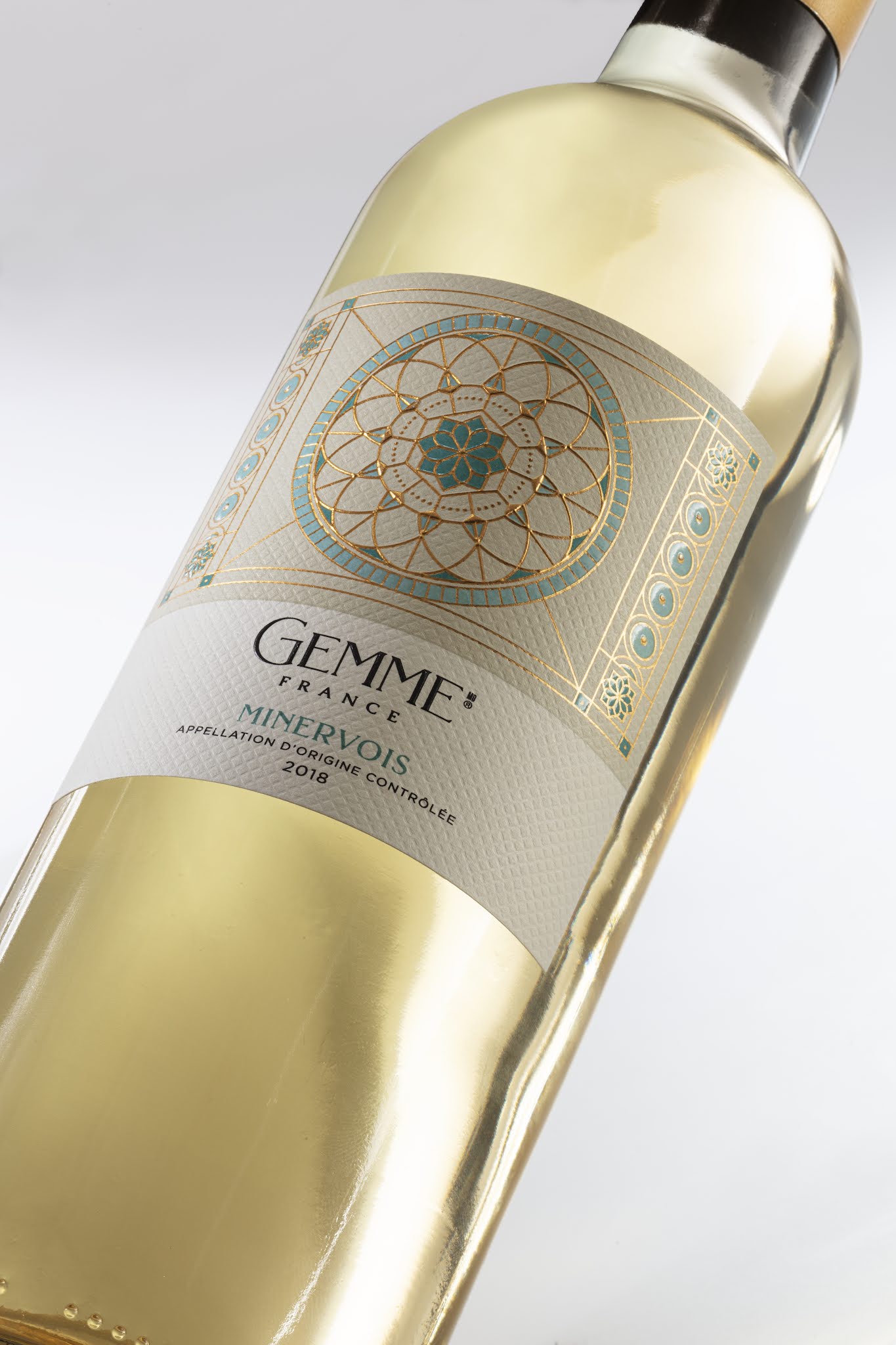 柔版印刷燙金SS清漆壓花紙葡萄酒包裝設計(圖1)