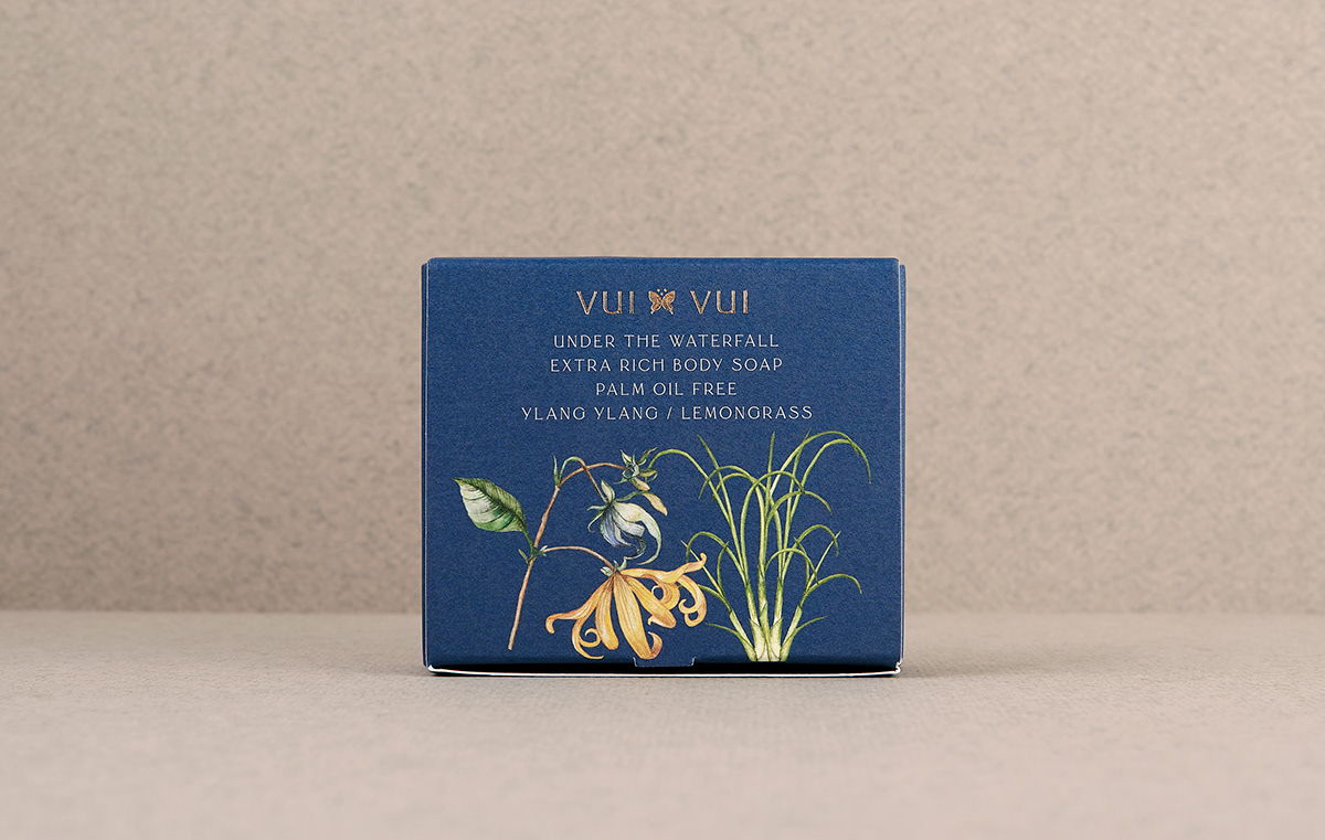 能讓人想起傳統(tǒng)的植物學(xué)書籍的護(hù)膚品包裝設(shè)計(jì)(圖4)