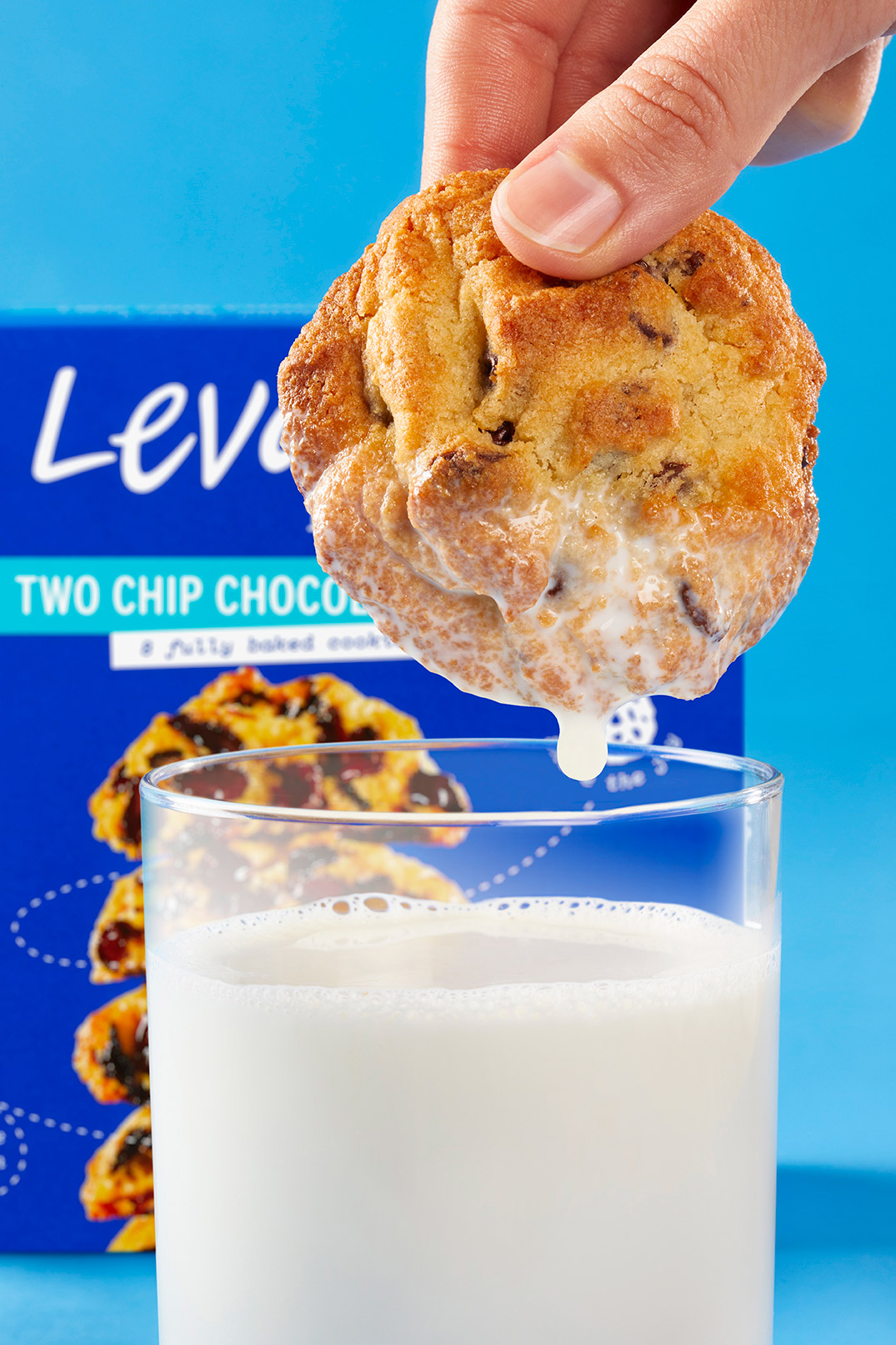 曲奇餅干創(chuàng)意包裝這樣設(shè)計視覺感很強(圖3)