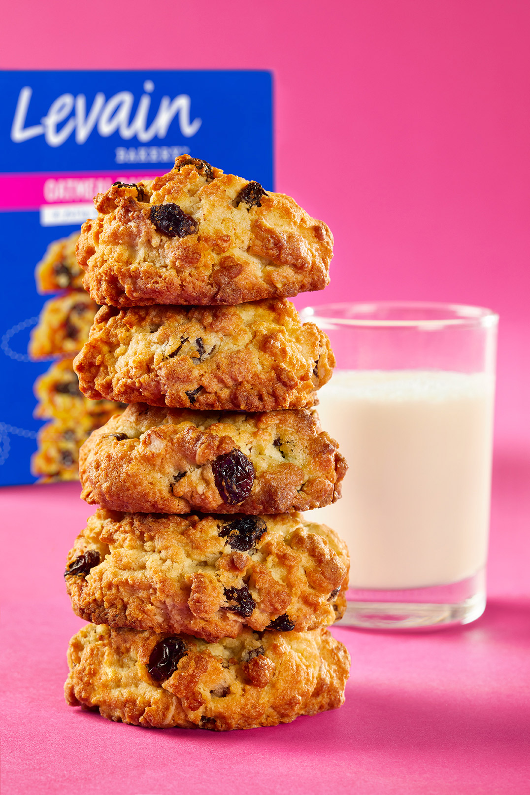 曲奇餅干創(chuàng)意包裝這樣設(shè)計視覺感很強(圖7)