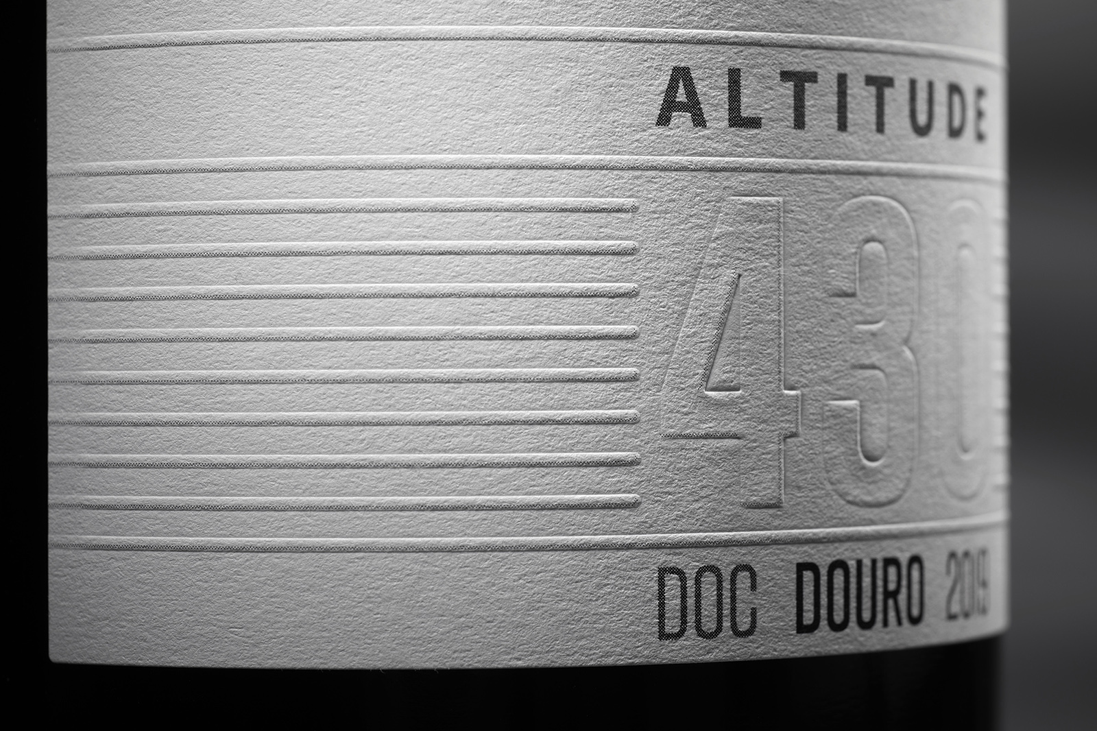 葡萄酒包裝這樣設計簡約干凈又優雅(圖7)