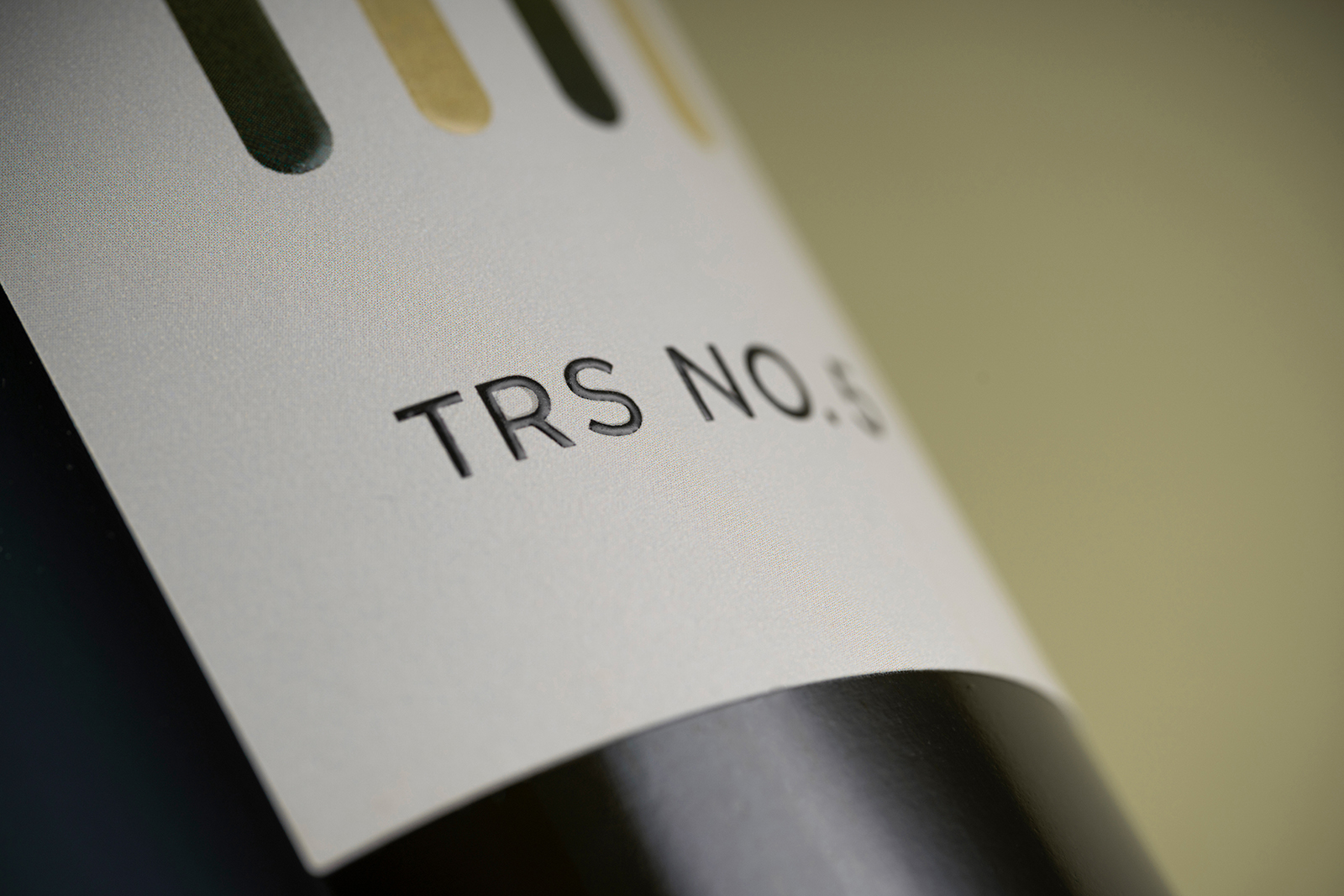 帶有可播放音樂的互動標簽的葡萄酒包裝這樣設計(圖5)