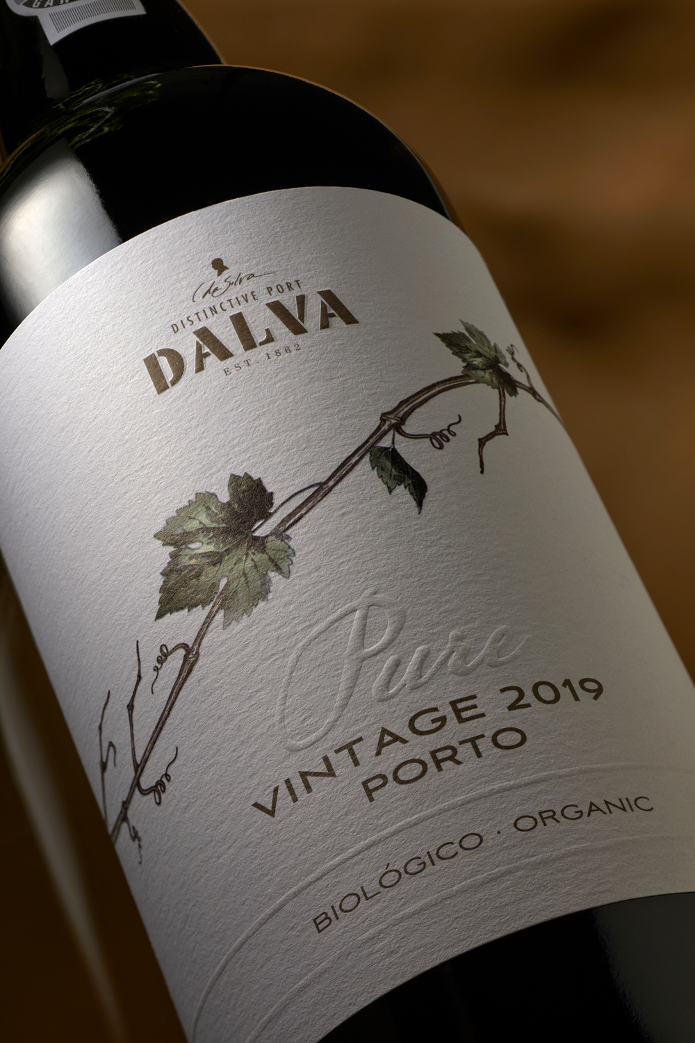 簡(jiǎn)約設(shè)計(jì)的葡萄酒包裝設(shè)計(jì)欣賞(圖5)