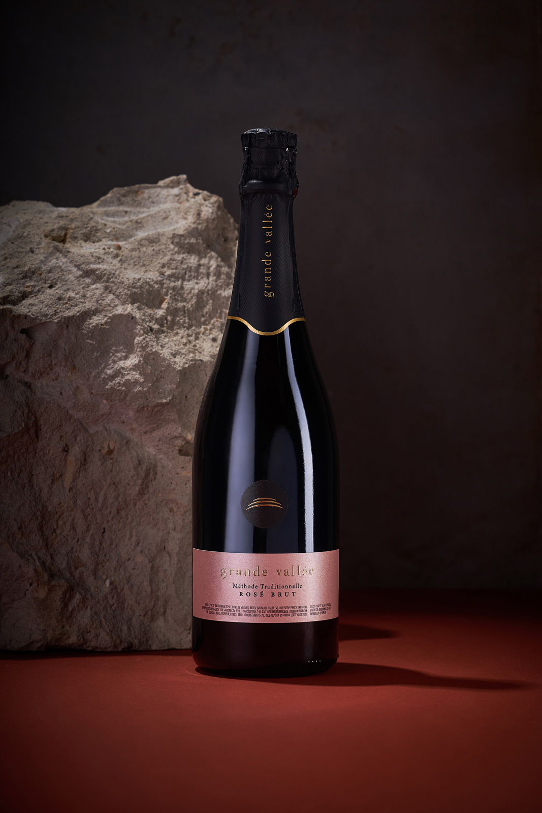 極簡主義的起泡酒包裝設計這樣做(圖5)