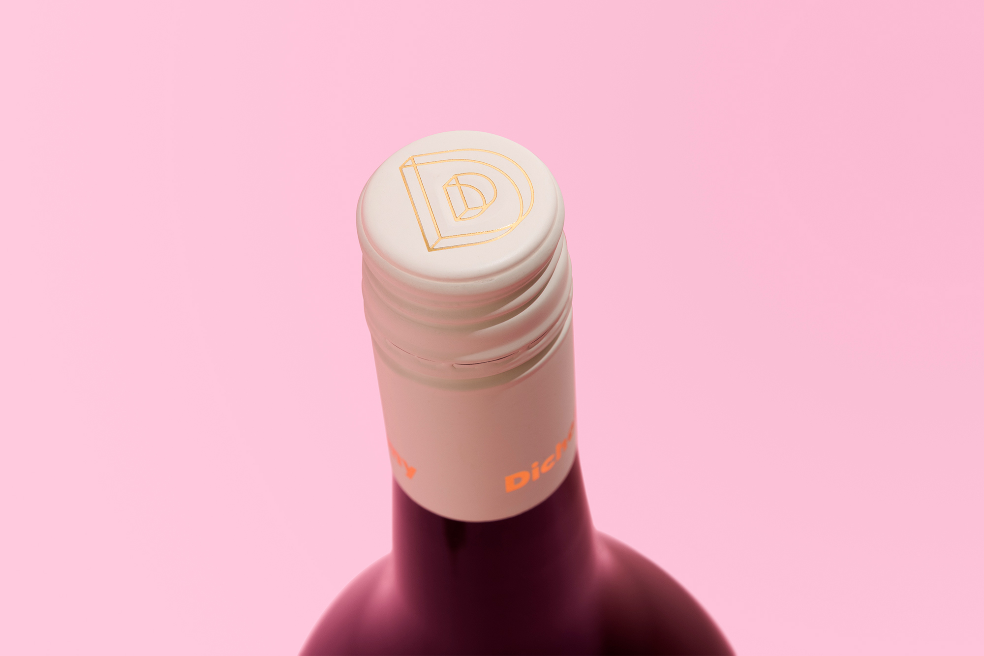 現代化葡萄酒包裝這樣設計從新鮮、有趣的角度來吸引高端市場(圖3) 現代化葡萄酒包裝這樣設計從新鮮、有趣的角度來吸引高端市場(圖3)