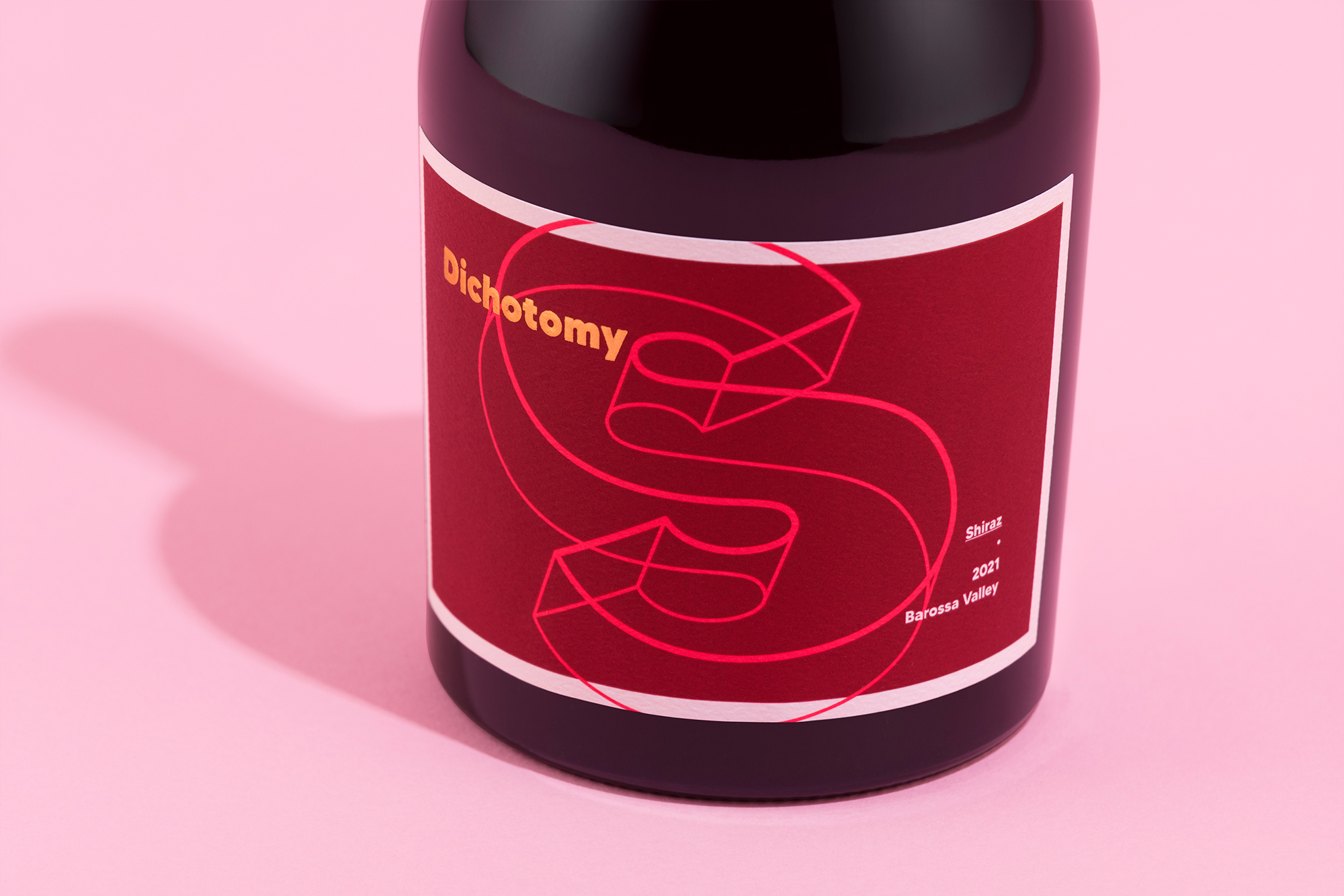 現代化葡萄酒包裝這樣設計從新鮮、有趣的角度來吸引高端市場(圖5) 現代化葡萄酒包裝這樣設計從新鮮、有趣的角度來吸引高端市場(圖5)