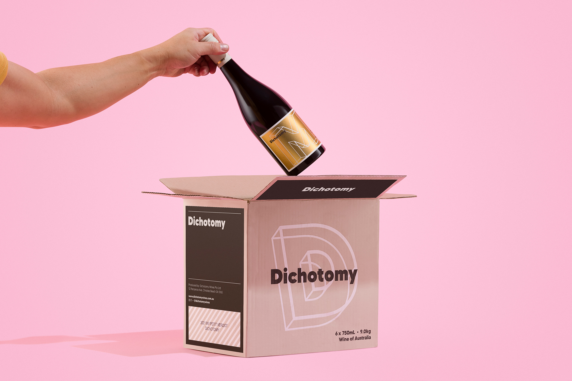 現代化葡萄酒包裝這樣設計從新鮮、有趣的角度來吸引高端市場(圖6) 現代化葡萄酒包裝這樣設計從新鮮、有趣的角度來吸引高端市場(圖6)