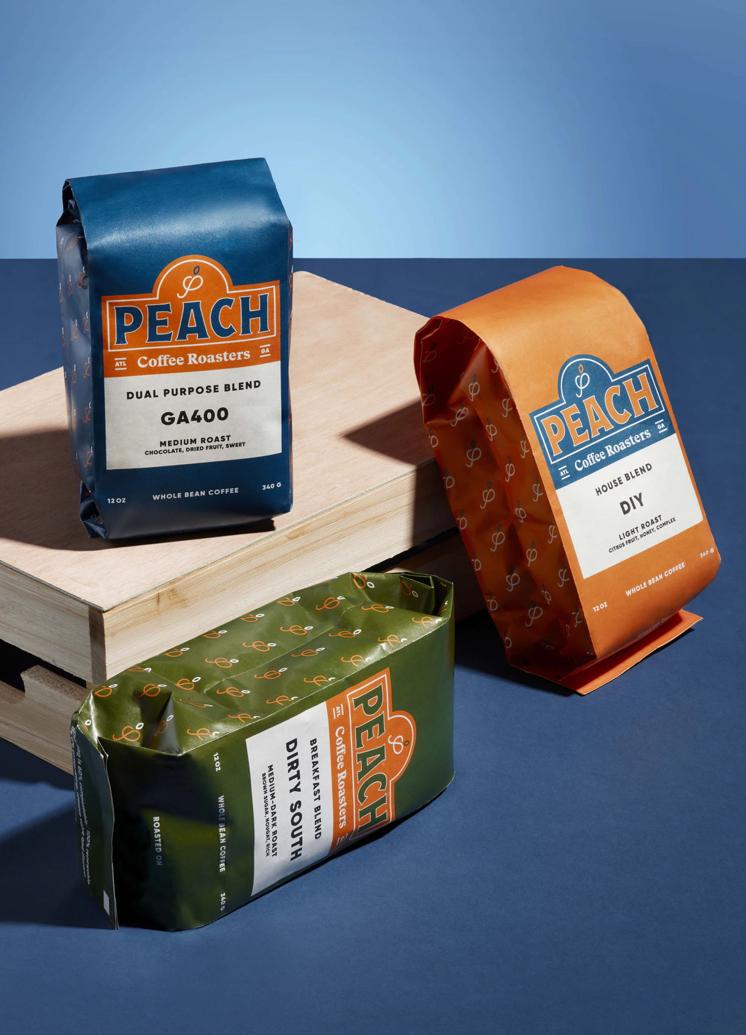 煥然一新的咖啡包裝設(shè)計(jì)在視覺(jué)上模仿了早期的農(nóng)業(yè)(圖2)