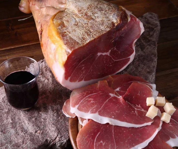 云南宣威火腿特產(chǎn)美食包裝設計這樣做(圖1)