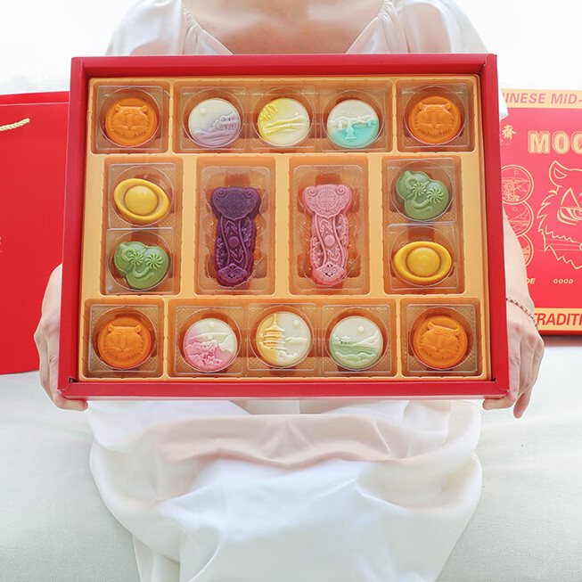 翠沁齋 虎年 月照西湖 臺(tái)式月餅 16餅6味 800g 禮盒裝包裝禮盒產(chǎn)品包裝創(chuàng)意設(shè)計(jì)欣賞(圖3)