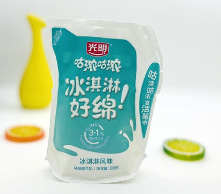 冰淇淋風(fēng)味酸奶包裝袋設(shè)計(jì)作品欣賞(圖1)