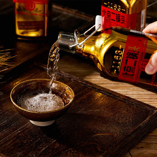 創意酒包裝設計永豐牌北京二鍋頭金標出口小方瓶清香型白酒瓶整箱裝產品包裝設計欣賞(圖6)