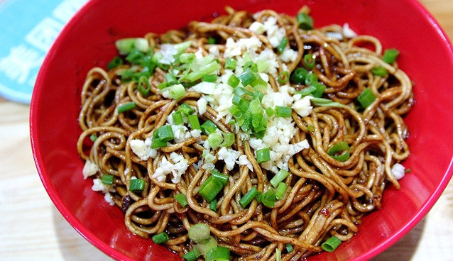 默言粉肆螺螄粉品牌logo與食品包裝設計欣賞(圖3)